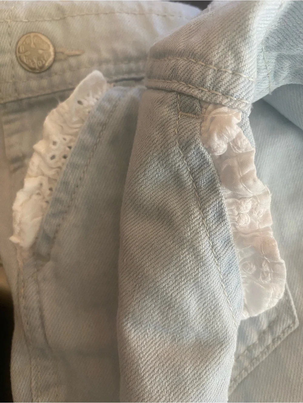 OshKosh B'gosh Light Blue Denim Shortalls with Ruffle Pockets Size 5 Toddler